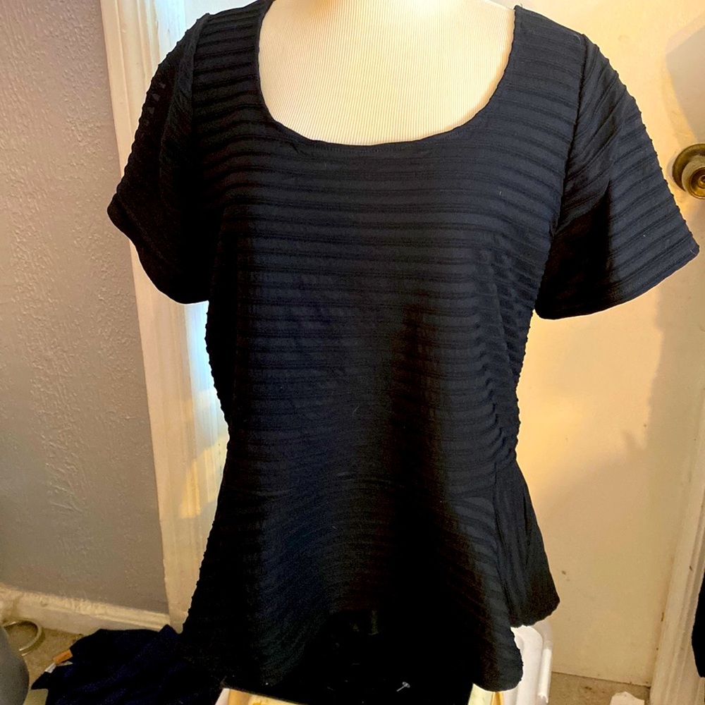 Lane Bryant Plus size 18/20 black short sleeve top with gathering at bottom